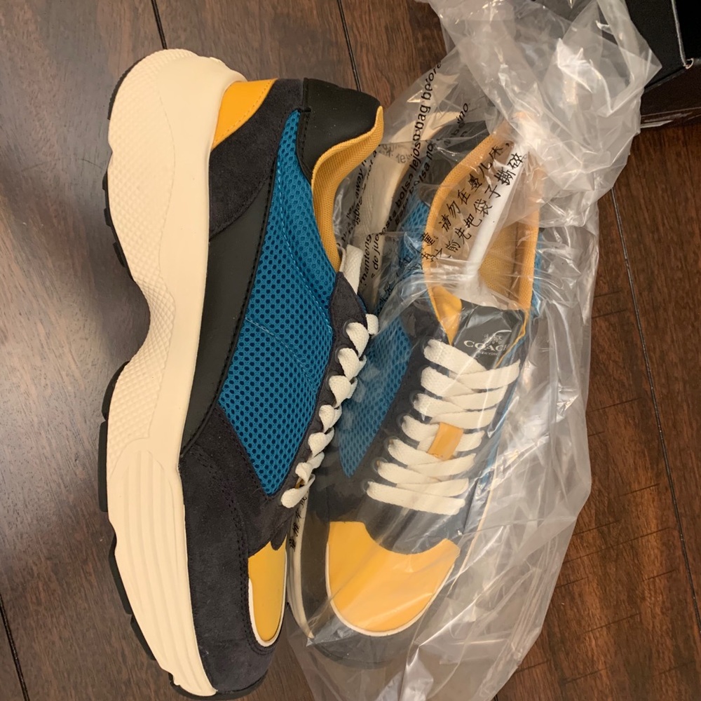 New coach shoes. Men’s size 9.